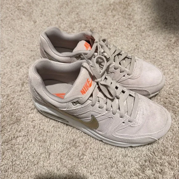 Women’s Nike Aur Max Command - Picture 2 of 7